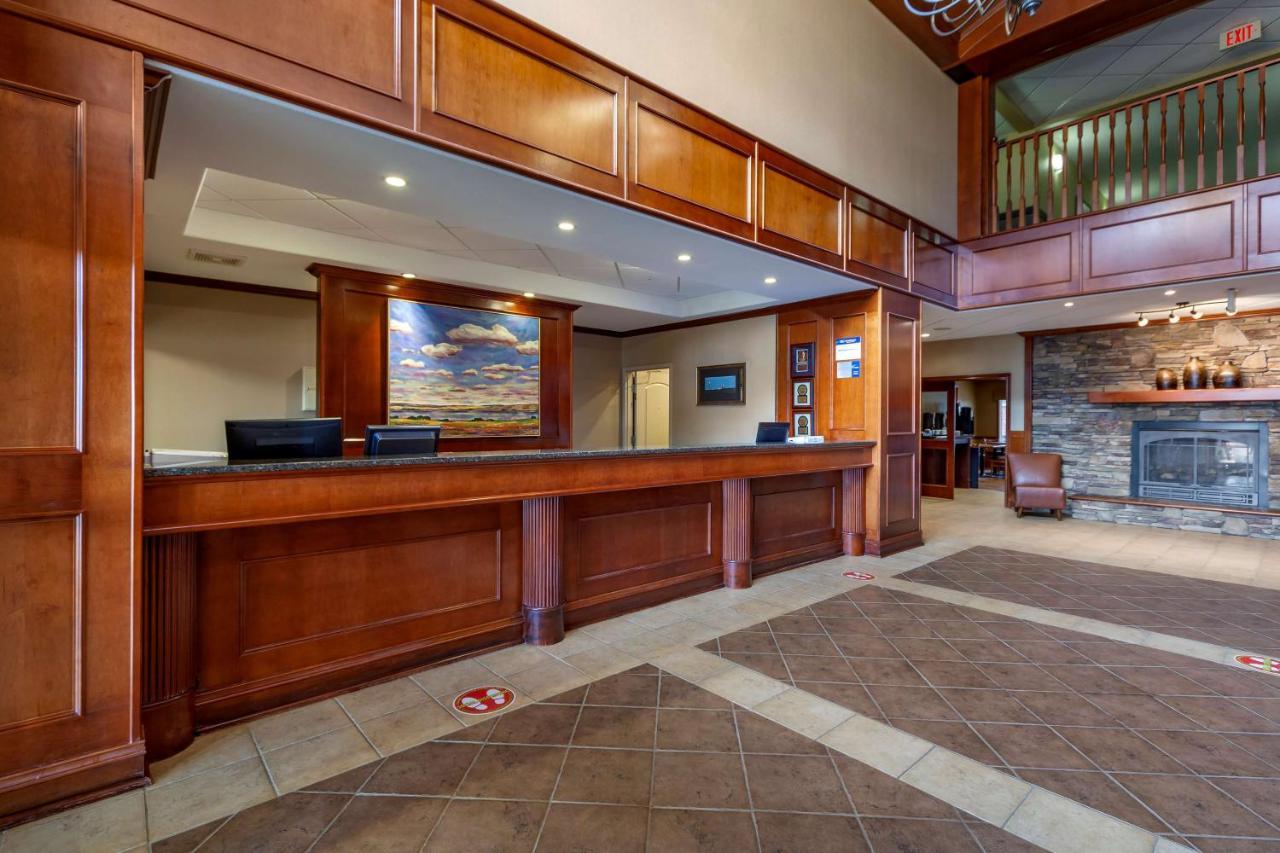 Best Western Plus Meridian Lloydminster Exterior photo
