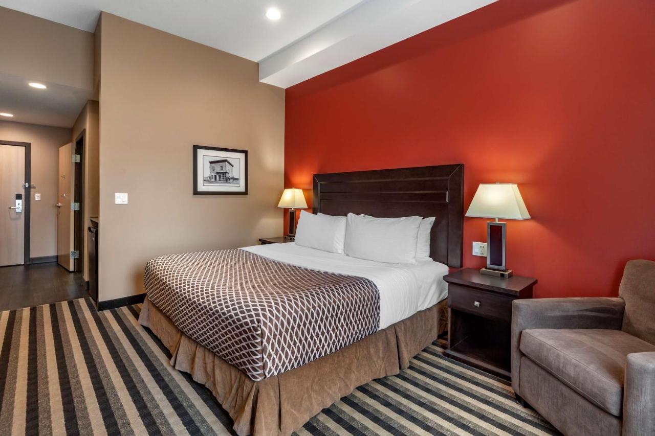 Best Western Plus Meridian Lloydminster Exterior photo