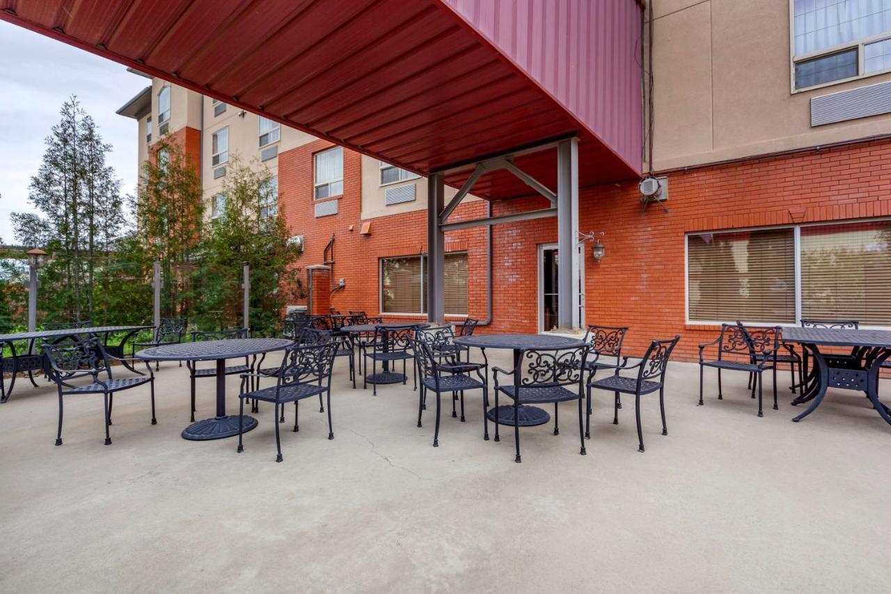 Best Western Plus Meridian Lloydminster Exterior photo