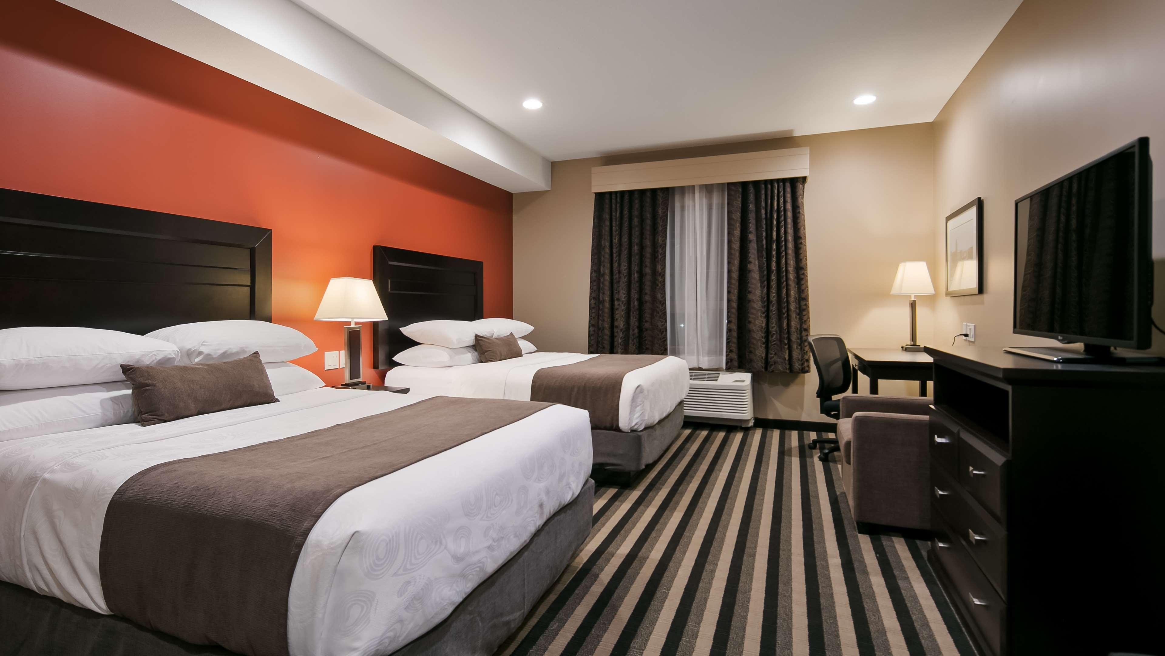 Best Western Plus Meridian Lloydminster Exterior photo