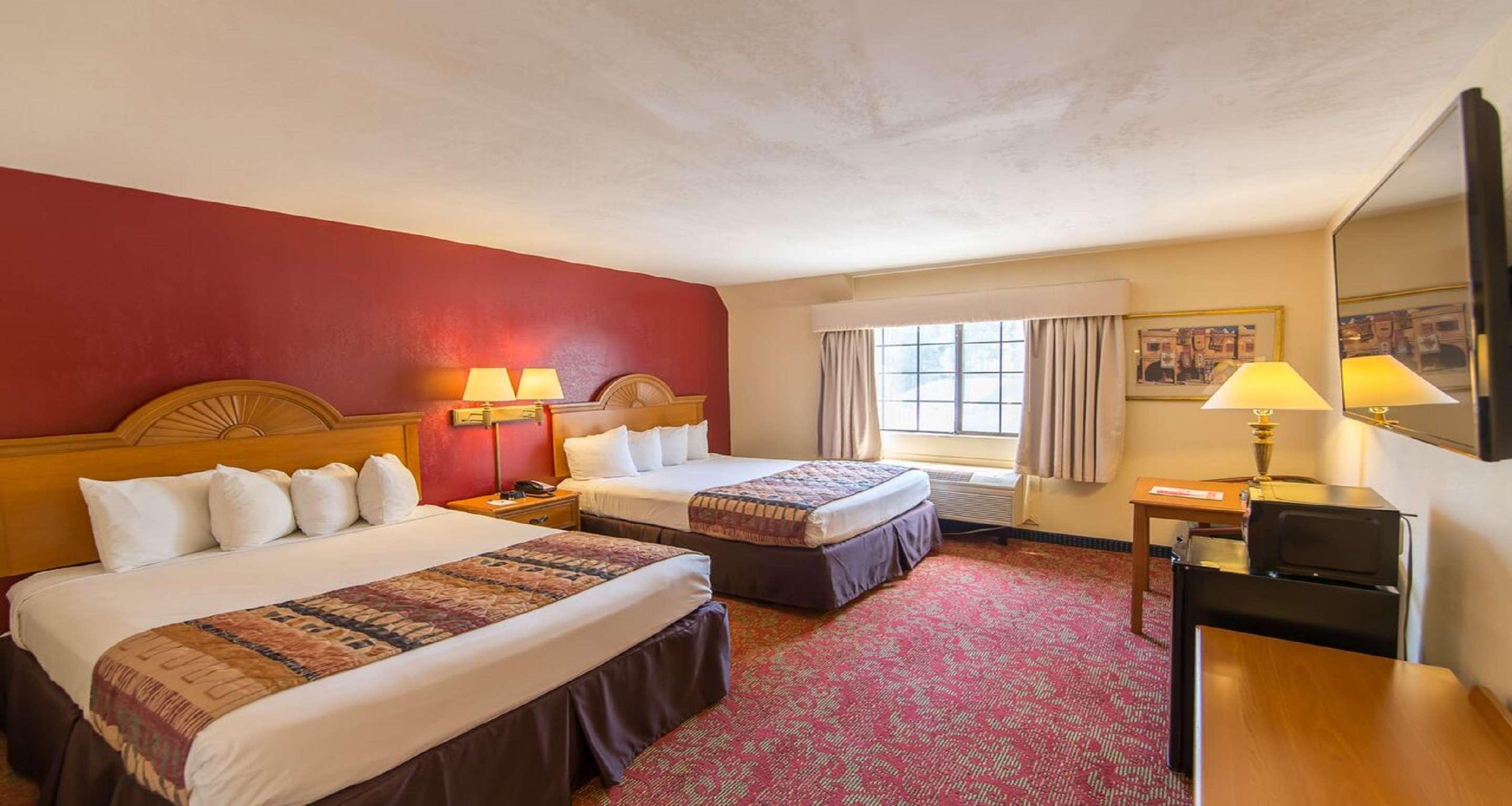 Best Western Plus Meridian Lloydminster Exterior photo